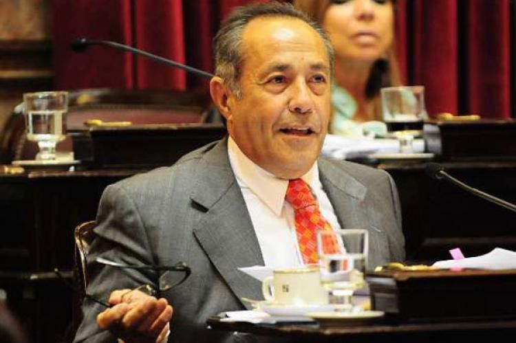 Adolfo R. Saá y Liliana Negre de Alonso se bajaron del viaje.