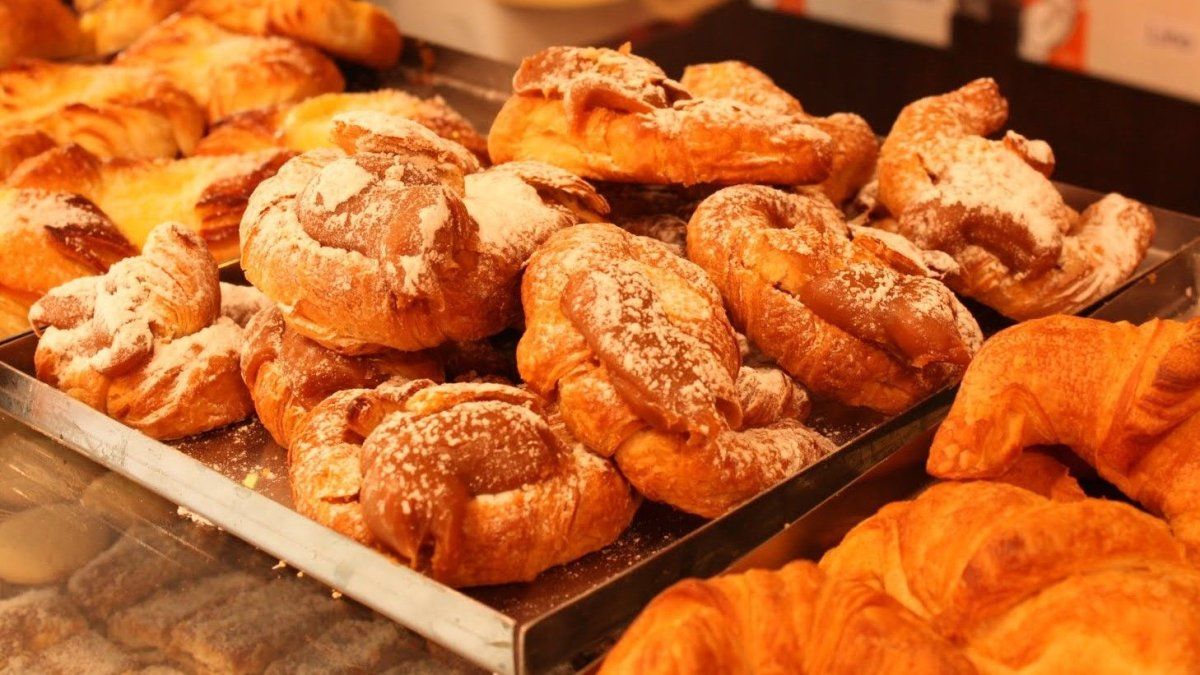 Los panaderos afirman que si bien lo que más se vende es el pan, la suba de costos impacta también en el precio de las facturas. Los panaderos afirman que si bien lo que más se vende es el pan, la suba de costos impacta también en el precio de las facturas. 