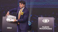 El candidato ultraderechista a la presidencia de Brasil, Renan Santos, reacciona ante la ausencia en el debate de Lula da Silva y Flavio Bolsonaro&nbsp;