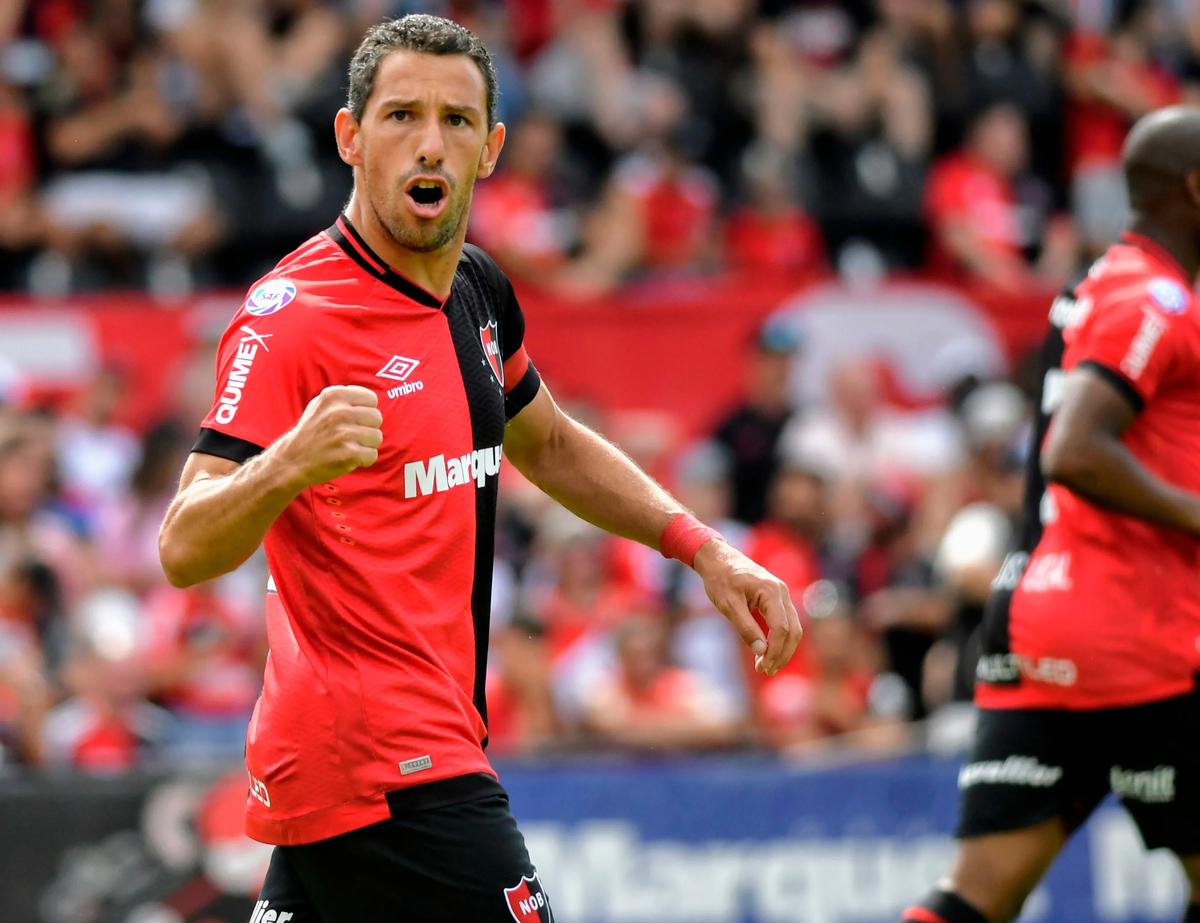 Maximiliano Rodríguez fue uno de los principales inversores del proyecto Estancia Damfield, pero se retiró luego de que comenzaron los problemas con el Gobierno de Maximiliano Pullaro. Maximiliano Rodríguez fue uno de los principales inversores del proyecto Estancia Damfield, pero se retiró luego de que comenzaron los problemas con el Gobierno de Maximiliano Pullaro.