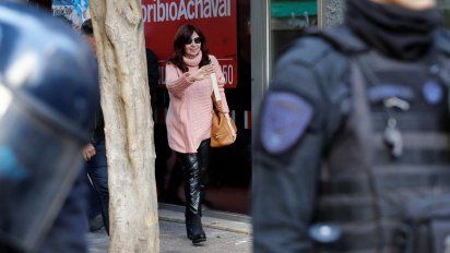 El kirchnerismo en off side: Complot y celular no suman
