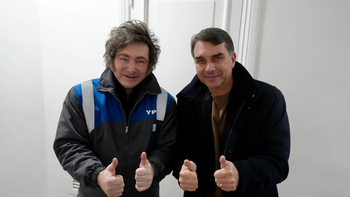 La foto que publicó Javier Milei de su encuentro con Flávio Bolsonaro. La foto que publicó Javier Milei de su encuentro con Flávio Bolsonaro.