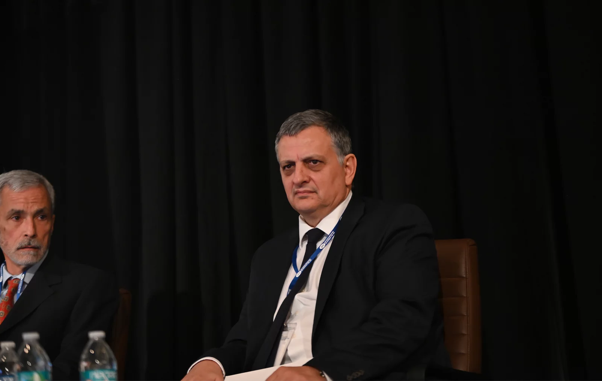 Horacio Marín, titular de YPF, confirmó que esta noche bajan los combustibles, pero menos de lo esperado por el aumento en los impuestos.