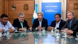 altText(Por 6 meses no habrá despidos en el petróleo de Chubut)}