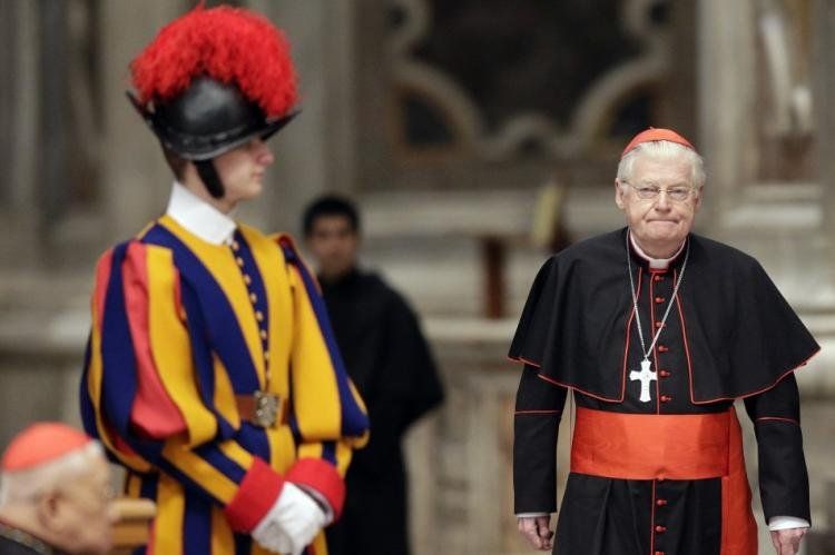 Scola sería un buen candidato italiano con el apoyo de los bertonianos de Bertone y los diplomáticos de Sodano.