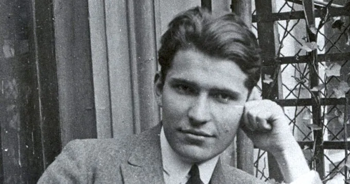 Erwin Chargaff estableció las famosas Erwin Chargaff estableció las famosas