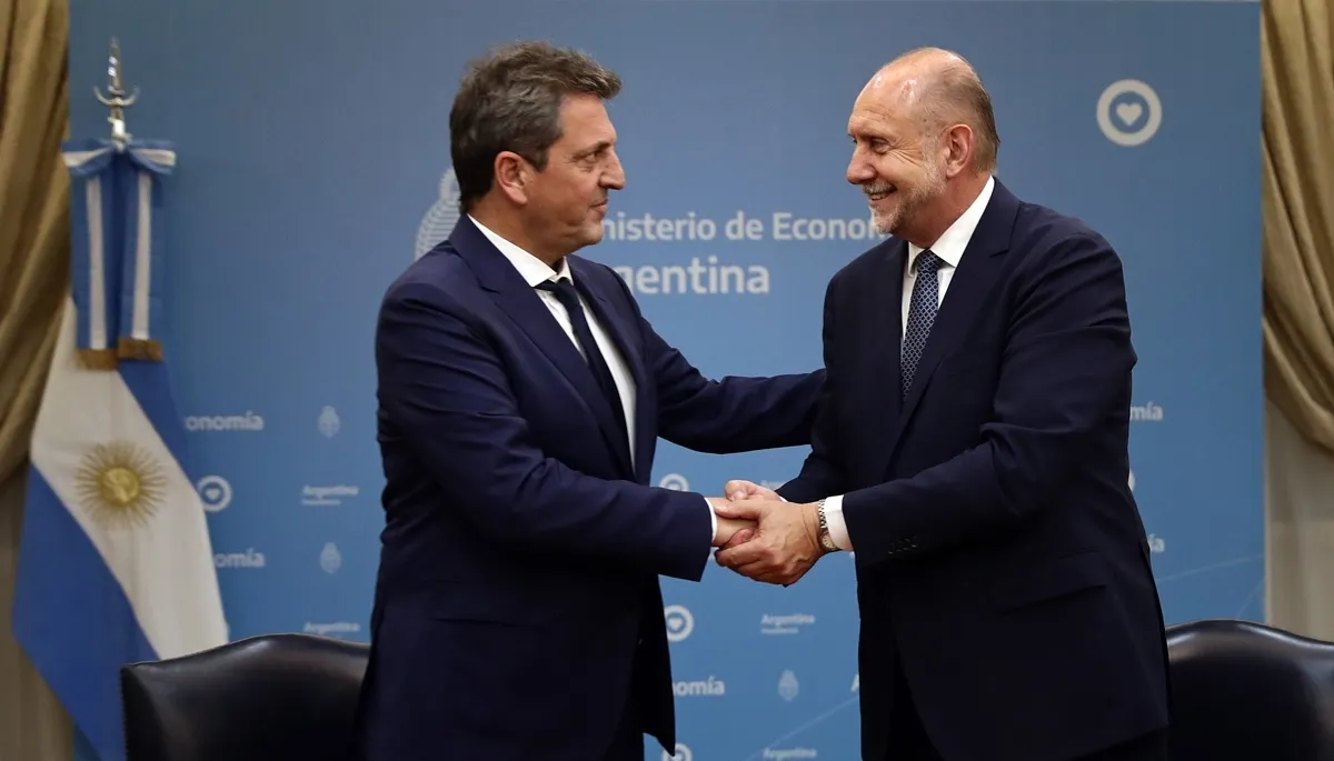 Omar Perotti en manos de Sergio Massa de cara a las próximas elecciones Omar Perotti en manos de Sergio Massa de cara a las próximas elecciones 