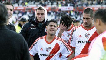 La cara de los jugadores lo dice todo, River acaba de descender. La cara de los jugadores lo dice todo, River acaba de descender.