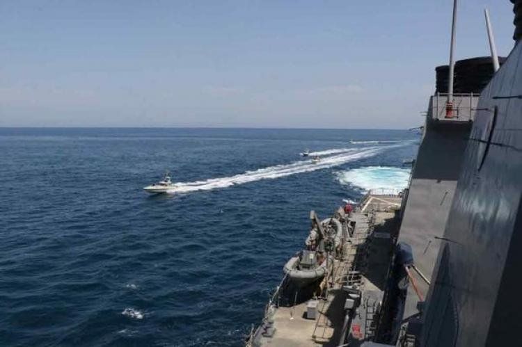 Nuevos ataques sobre el Golfo de Ormuz: Buques portacontenedores operando con demoras logísticas tras elevarse el nivel de amenaza por minas en aguas del Golfo Pérsico. Nuevos ataques sobre el Golfo de Ormuz: Buques portacontenedores operando con demoras logísticas tras elevarse el nivel de amenaza por minas en aguas del Golfo Pérsico.