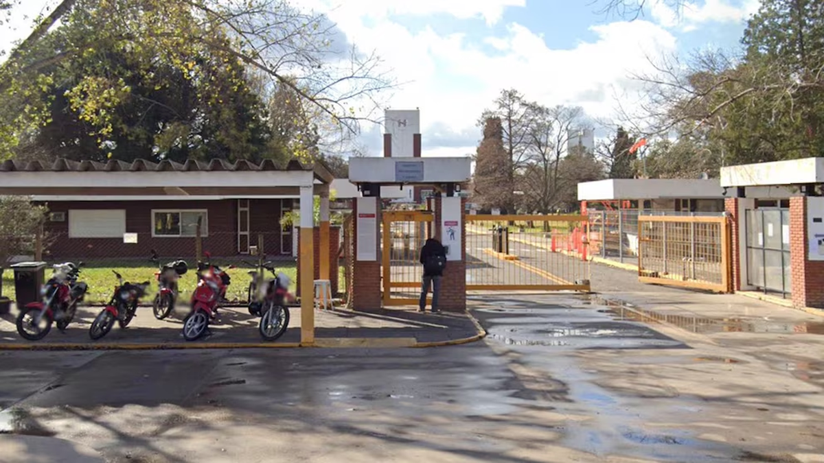 Con el cierre de su planta para operar solo con productos importados, la multinacional Kenvue sumas un nuevo capítulo a la desindustrialización del país. Con el cierre de su planta para operar solo con productos importados, la multinacional Kenvue sumas un nuevo capítulo a la desindustrialización del país.