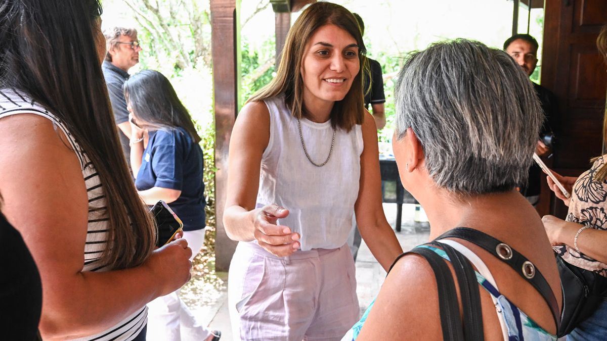La Secretaria de Desarrollo Social y Políticas de Inclusión, Gisela Zamora, se reunió con referentes de merenderos y de comedores del Municipio de Tigre. La Secretaria de Desarrollo Social y Políticas de Inclusión, Gisela Zamora, se reunió con referentes de merenderos y de comedores del Municipio de Tigre.