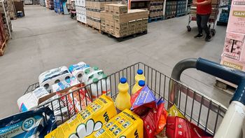 Cayó el consumo en supermercados y mayoristas, y el dato que marca la era Milei