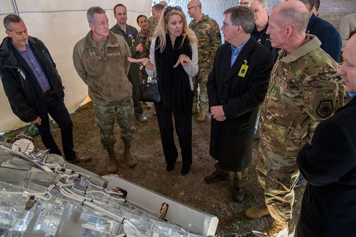 Gwynne Shotwell en el centro de operaciones de SpaceX. Gwynne Shotwell en el centro de operaciones de SpaceX.