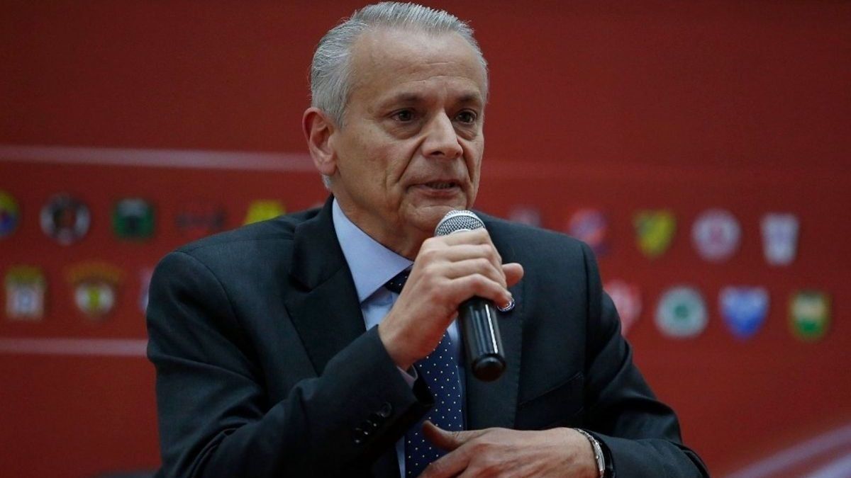 JavierCastrilli disparó contra la actuación del árbitro Yael Falcón Pérez tras laderrota de Vélez ante Central Córdoba 0-1 en la final de la Copa Argentina.