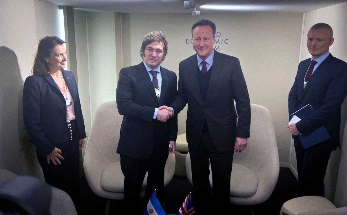 17/01/2024: El Presidente Javier Milei mantuvo un encuentro con el Secretario de Estado para las Relaciones Internacionales del Reino Unido, David Cameron, en World Economic Forum. Foto NA 17/01/2024: El Presidente Javier Milei mantuvo un encuentro con el Secretario de Estado para las Relaciones Internacionales del Reino Unido, David Cameron, en World Economic Forum. Foto NA