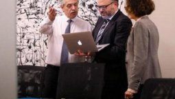 altText(Kulfas prorrogará Precios Máximos, pero los empresarios dicen que les dejará aumentar +3%)}
