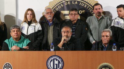 Detonada, sin afiliados ni plan económico, la CGT lanza su partido (¿?)