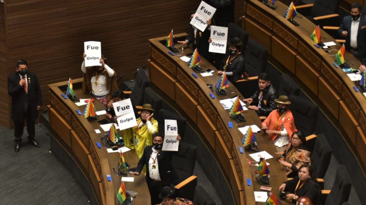 La oposición interrumpió al presidente boliviano, Luis Arce, al grito de ¡Golpe!.&nbsp;