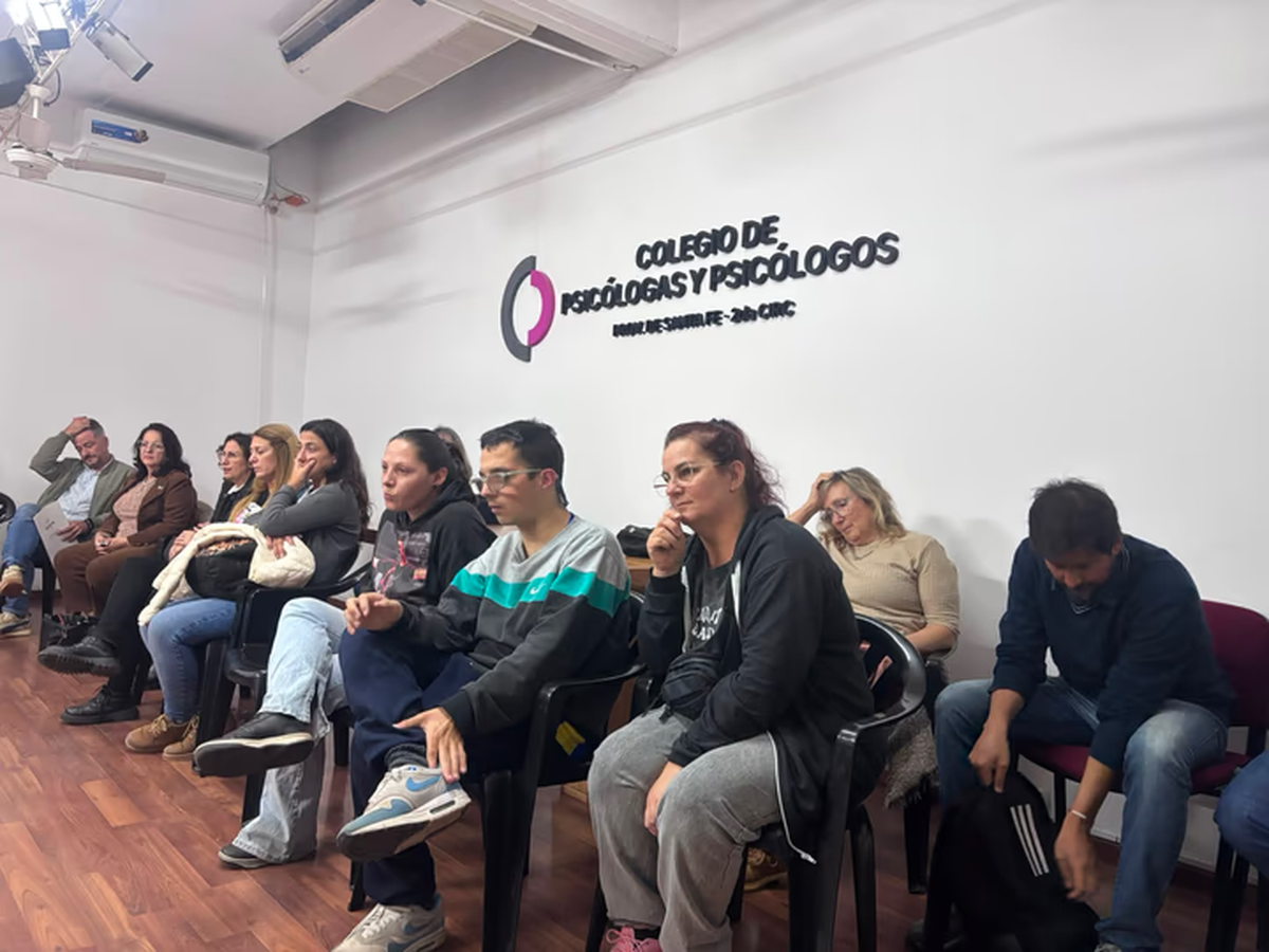 El encuentro se realizó en la sede del Colegio de Psicólogos de Rosario. El encuentro se realizó en la sede del Colegio de Psicólogos de Rosario.