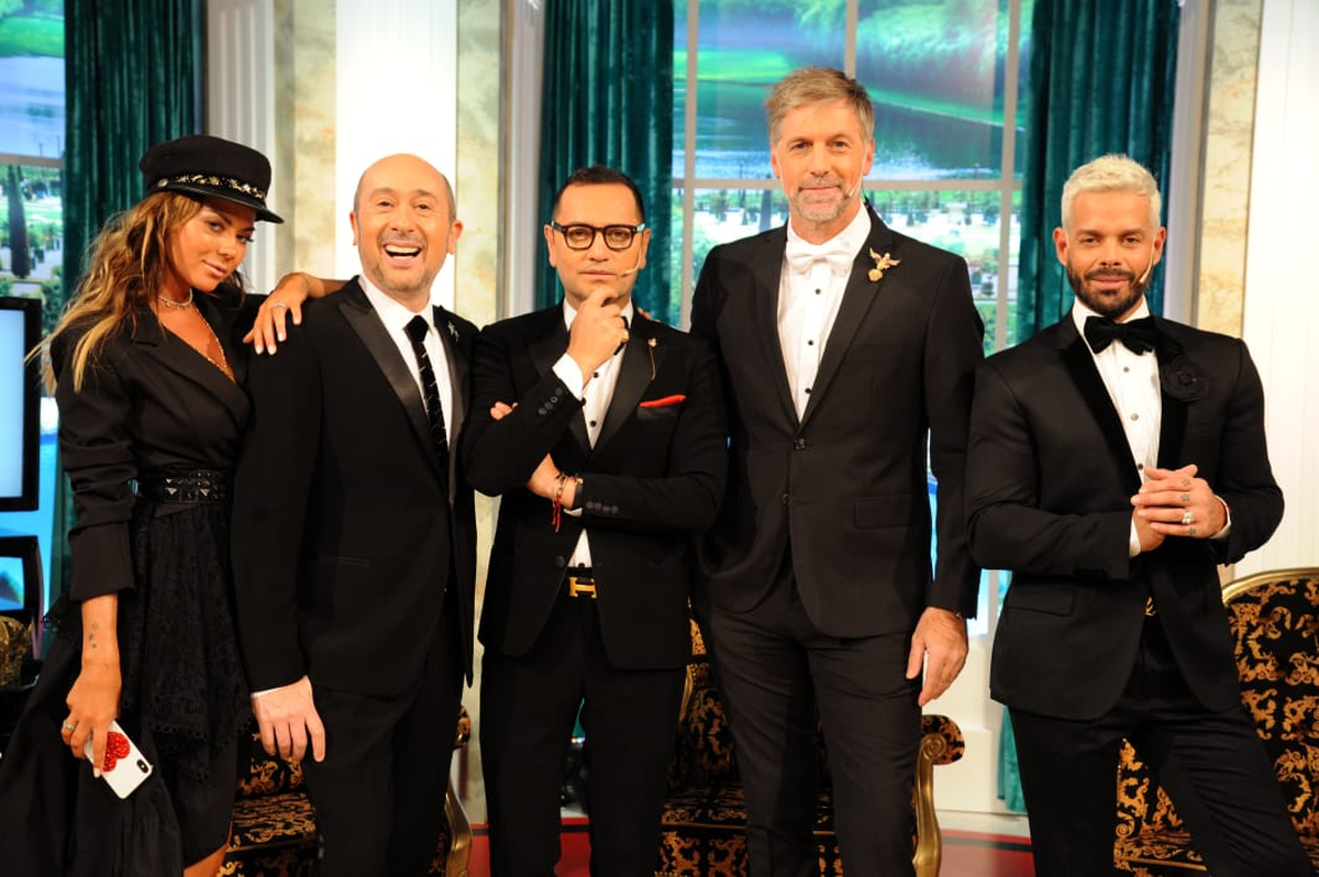 Imagen del equipo de La Jaula de la Moda con Mariano Caprarola (QEPD). Imagen del equipo de La Jaula de la Moda con Mariano Caprarola (QEPD).