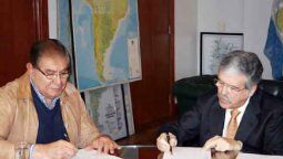 altText(Julio todavía puede y consiguió que Pereyra levante el paro)}