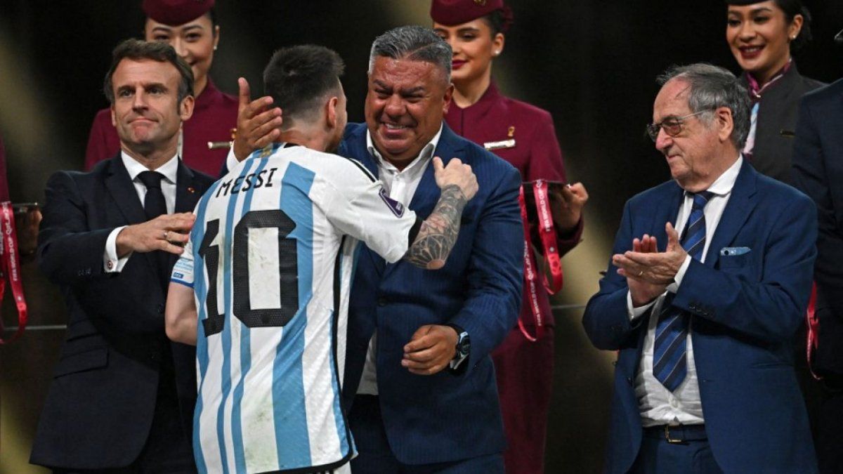 Chiqui Tapia busca consolidarse antes de que Lionel Messi se jubile.