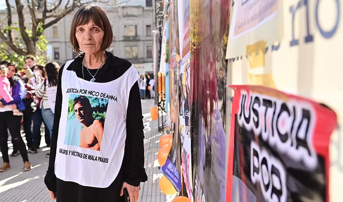 Familiares de Nicolás en reclamo contra la mala práxis médica Familiares de Nicolás en reclamo contra la mala práxis médica