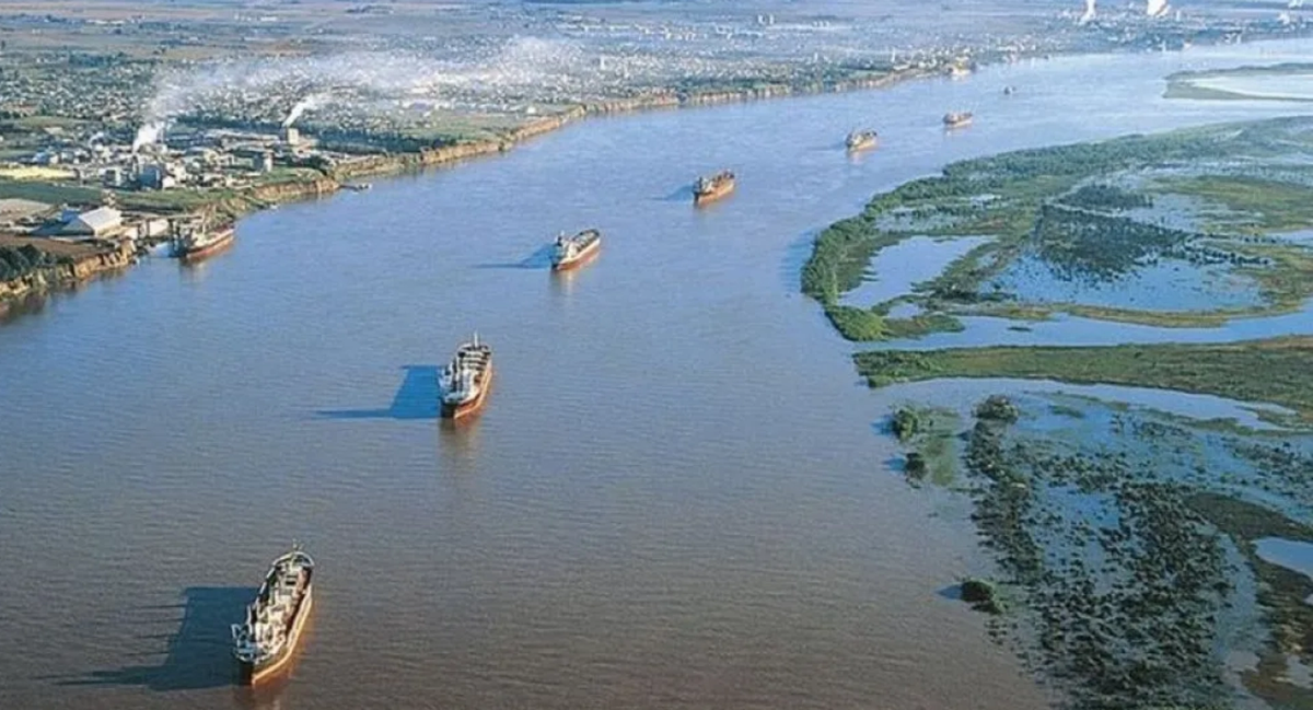 Santa Fe reclama protagonismo en la Hidrovía Paraná-Paraguay. Santa Fe reclama protagonismo en la Hidrovía Paraná-Paraguay.