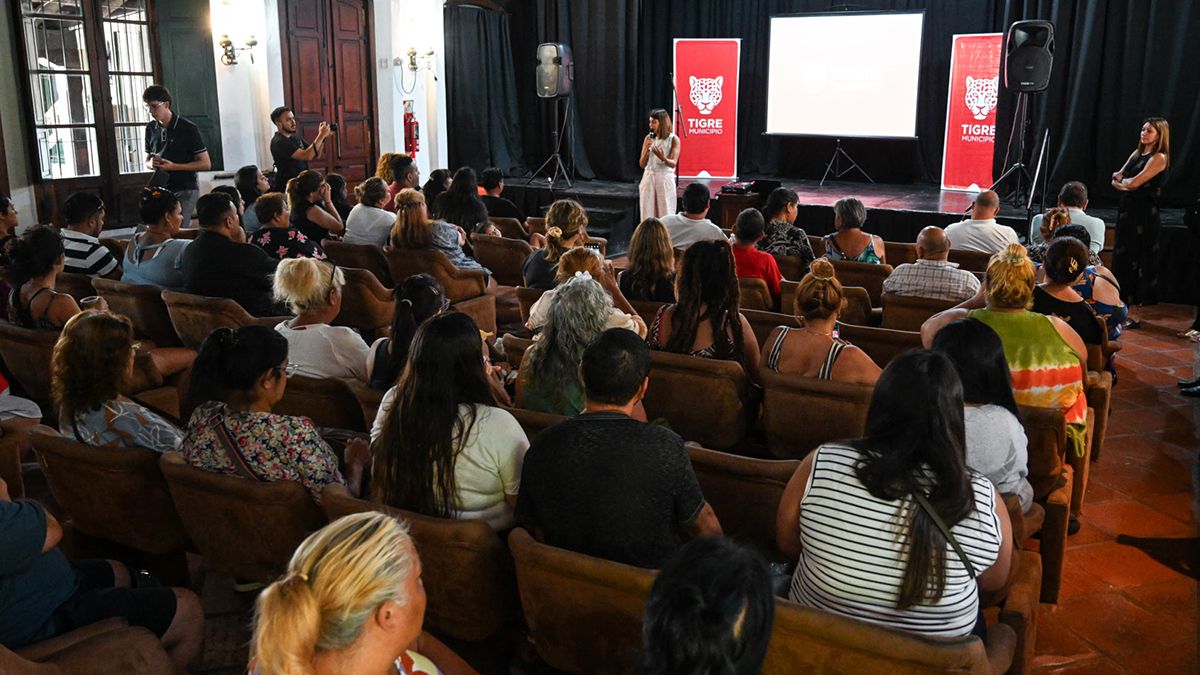 La Secretaria de Desarrollo Social y Políticas de Inclusión, Gisela Zamora, se reunió con referentes de merenderos y de comedores del Municipio de Tigre. La Secretaria de Desarrollo Social y Políticas de Inclusión, Gisela Zamora, se reunió con referentes de merenderos y de comedores del Municipio de Tigre.
