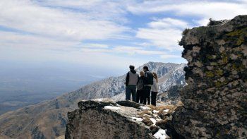 Buscan turistas en el Cerro. Buscan turistas en el Cerro.