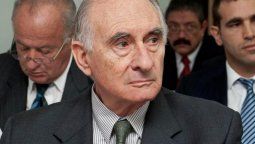 altText(Así reaccionaron los políticos y las redes tras el fallecimiento de Fernando de la Rúa)}