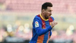 ¿En dónde está la cabeza de Lionel Messi? (Foto: AFP)