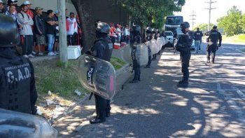 Detuvieron a barras de River en Panamericana y Márquez con armas y drogas. Detuvieron a barras de River en Panamericana y Márquez con armas y drogas.