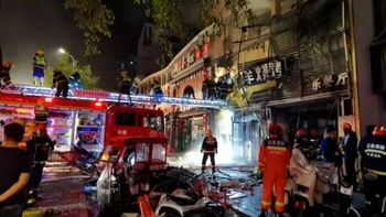 Fuerte explosión en un restaurante en China dejó 31 muertos y 1 decena de heridos. Fuerte explosión en un restaurante en China dejó 31 muertos y 1 decena de heridos.