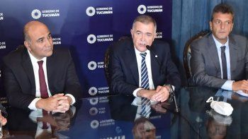 Después del traspié, Manzur se saca la foto de 