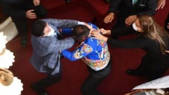 biden en europa, de los pelos en asamblea legislativa boliviana y tiroteo en base aerea en texas biden en europa, de los pelos en asamblea legislativa boliviana y tiroteo en base aerea en texas