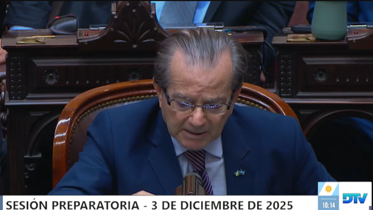 Gerardo Cipolini negó ser la voz que se escuchó en la transmisión oficial de la jura de diputados elogiando a legisladoras. Gerardo Cipolini negó ser la voz que se escuchó en la transmisión oficial de la jura de diputados elogiando a legisladoras.