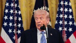 Al ser consultado sobre si el bolsillo de los votantes y el alza de la gasolina aceleraban los planes para un acuerdo de paz con Irán, el presidente Donald Trump fue contundente: No pienso en la situación financiera de los estadounidenses. La controversial declaración tuvo lugar en la Casa Blanca, justo antes de que el líder norteamericano iniciara una gira oficial hacia China. Al ser consultado sobre si el bolsillo de los votantes y el alza de la gasolina aceleraban los planes para un acuerdo de paz con Irán, el presidente Donald Trump fue contundente: No pienso en la situación financiera de los estadounidenses. La controversial declaración tuvo lugar en la Casa Blanca, justo antes de que el líder norteamericano iniciara una gira oficial hacia China.