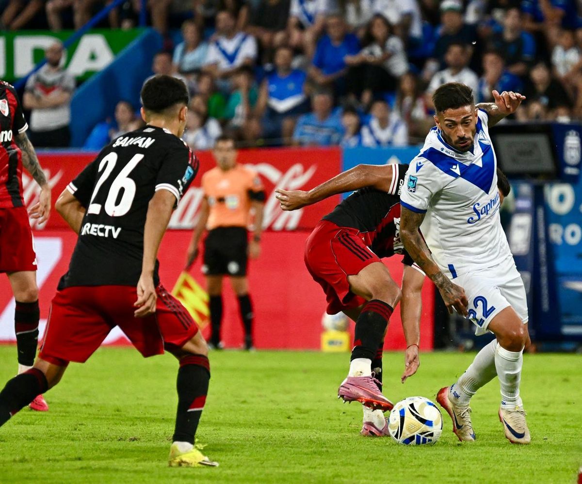 Manuel Lanzini cumplió la ley del ex y fue la figura de Vélez ante River