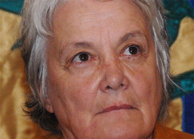 Lucía Topolansky y su hermana melliza María Elia nacieron el 25/09/1944 en Montevideo, siendo las hijas menores del matrimonio del ingeniero Luis Topolansky Müller y María Elia Saavedra Rodríguez, quienes ya contaban con 5 hijos.En 1970 fue apresada por l