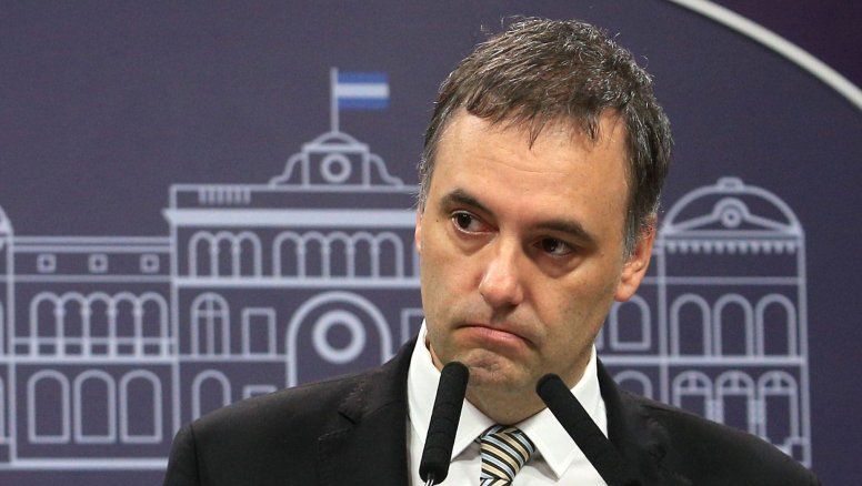 Manuel Adorni acorralado por 'escraches' mientras avanza la investigación judicial