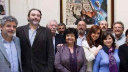 altText(Furia de los alumnos de UBA-Sociales porque la dekana Mera cerró la facultad)}