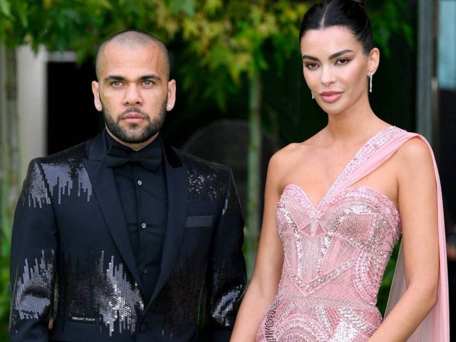 Dani Alves fue condenado a 4 años y 6 meses de prisión por violar a una mujer en el baño de un Boliche de Barcelona.