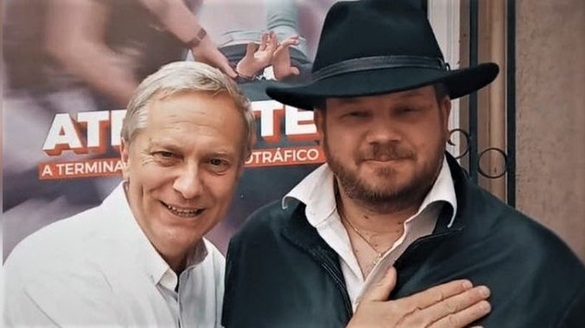 Kast, candidato presidencial del Partido Republicano, junto a Kaiser, candidato libertario a presidente. Kast, candidato presidencial del Partido Republicano, junto a Kaiser, candidato libertario a presidente.