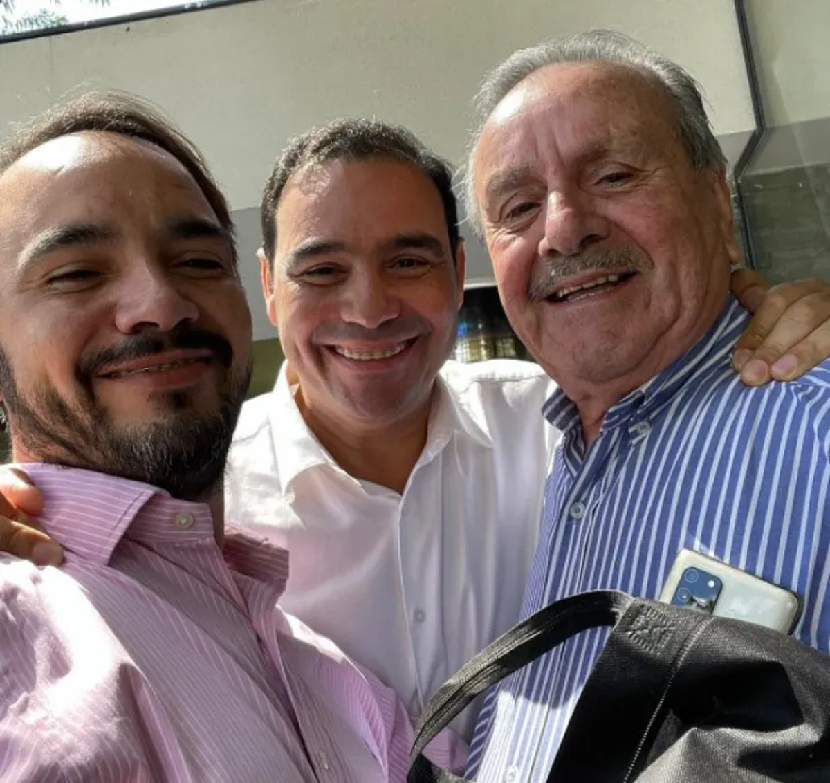 Gustavo Valdés, su padre Manolo y su hermano Juan Pablo. Gustavo Valdés, su padre Manolo y su hermano Juan Pablo.