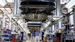 altText(País inviable: Argentina cerró acuerdo automotor con Chile el mismo día que Ford se paralizó por desabastecimiento)}