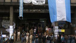 altText(Prefectos y Gendarmes: Resistir o no, esa es la cuestión)}