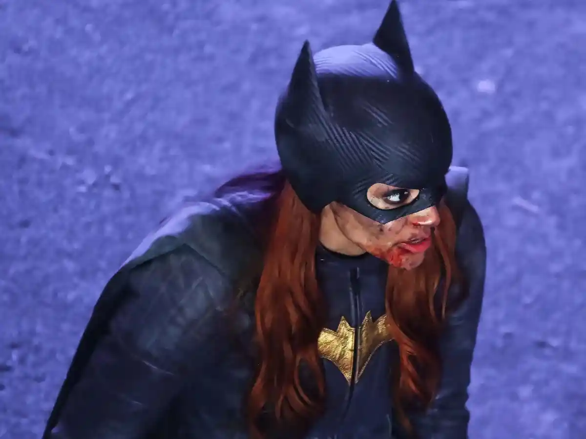 Leslie Grace, la protagonista que llevaba a cabo el papel de Batgirl, pero que tras la cancelación de la película por Warner, se quedo con las ansias de ser la nueva cara de DC Comics.