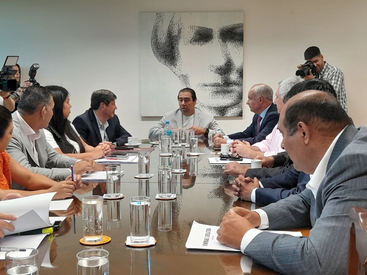 C omisión que rescató de sus cenizar a 'Pirincho' Jiménez en Tucumán. C omisión que rescató de sus cenizar a 'Pirincho' Jiménez en Tucumán.