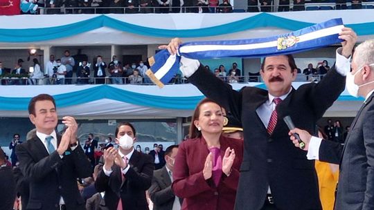 ExPresidente Manuel Zelaya y su mujer, la ahora presidenta saliente Xiomara Castro. ExPresidente Manuel Zelaya y su mujer, la ahora presidenta saliente Xiomara Castro.